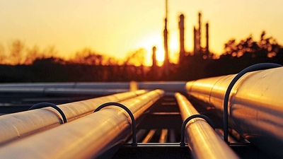 In historic first, US crude oil price plunges below zero as COVID-19 pandemic hits demands
