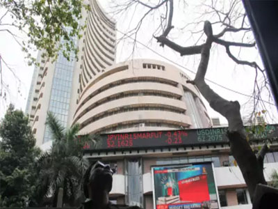 Sensex, Nifty start trade on choppy note, Maruti Suzuki down by 2%