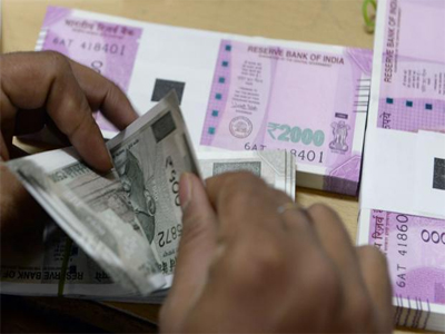 Rupee weakens against US dollar for second session in a row