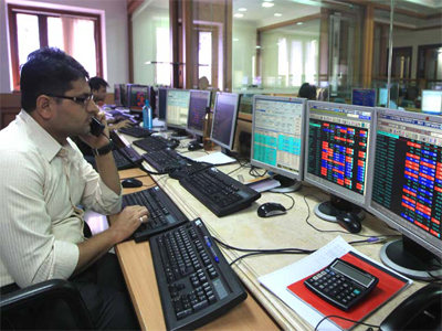BSE Sensex plunges over 270 pts; NSE Nifty below 8,550; Infosys, Bharti Airtel, Wipro stocks rise