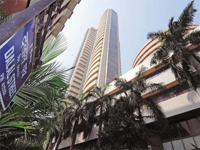 Sensex closes 52.66 points down as banks retreat