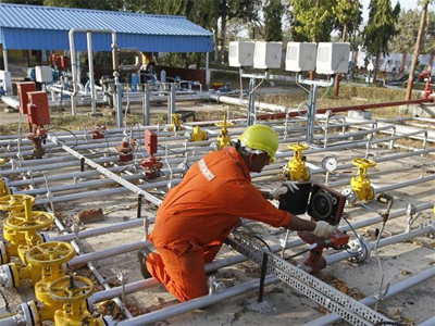 RIL, ONGC gas dispute: Shah panel tenure extended to July end