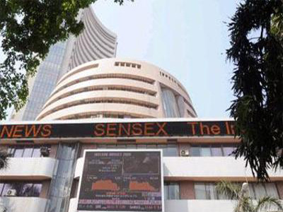 Sensex paces up 266 points as Federal holds fire