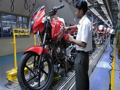 Bajaj Auto net profit surges to ₹1,402 crore, shares rise