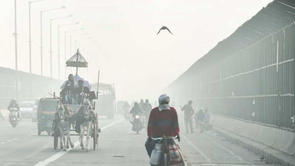 Delhi weather: National Capital wakes up to misty morning, minimum temperature to hover around 8 degrees