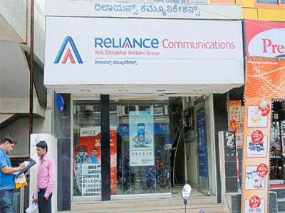 RCom deleveraging fails to impress investors