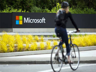 Two held for conspiracy to hack Microsoft network