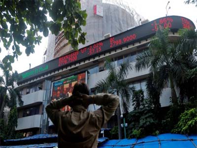 BSE Sensex falls 146 points on F&O expiry; weak rupee