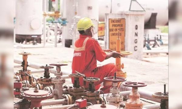 Centre plans to ask ONGC to consider rights issue to fund HPCL: Report