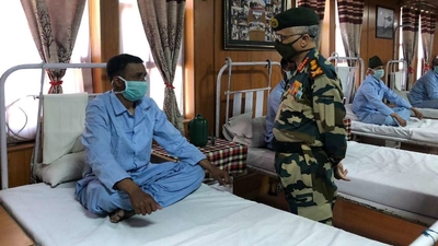 Galwan Valley clash: Army chief Gen MM Naravane interacts with injured soldiers at Leh's Military Hospital