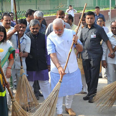 Narendra Modi congratulates TV channels for showing dirt on streets left by Diwali celebrations