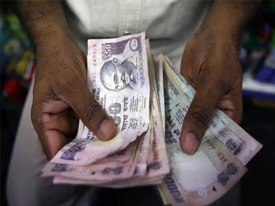Rupee tumbles to 6-1/2 month low on news of Modi’s economic booster to support growth