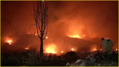 Delhi: Massive fire breaks out in Tughlakabad slums; over 1,000 shanties caught ablaze