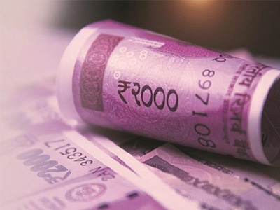 Rupee tumbles 40 paise to 72.06 against US dollar in early trade