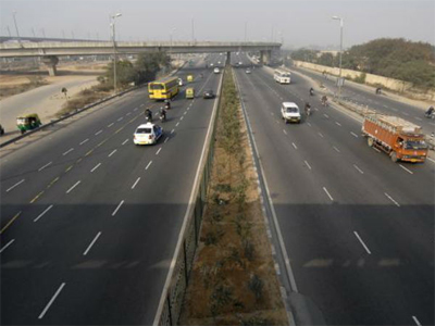 Government to launch national toll-free number to report road accidents on national highways