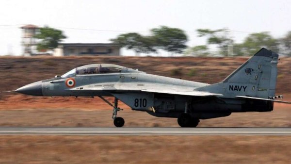 MiG-29K trainer aircraft crashes in Arabian Sea, 1 pilot rescued, search for another underway