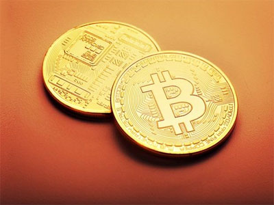 Bitcoin hovers near $8000 level as investors weigh Twitter ban