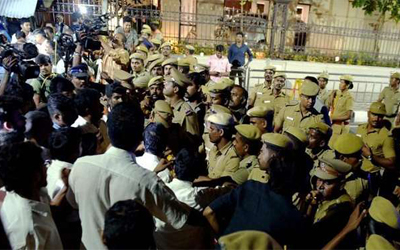 Income tax officials raid 33 places in Tamil Nadu