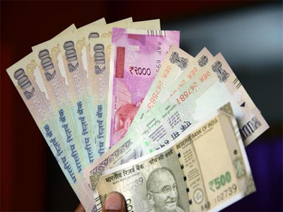 Rupee weakens marginally against US dollar
