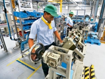 Mobile phone makers seek wage compensation, free Covid-19 tests for workers
