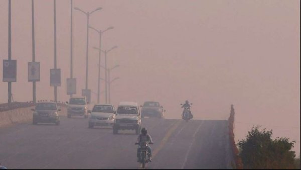 Air quality deteriorates to 'severe' in parts of Delhi, thin layer of smog reduces visibility