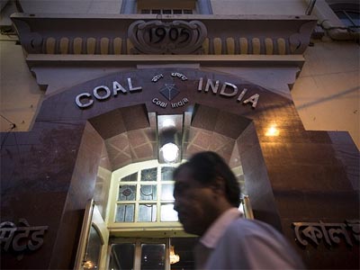 CIL weighs salary hike for employees, to cost firm Rs 800 cr