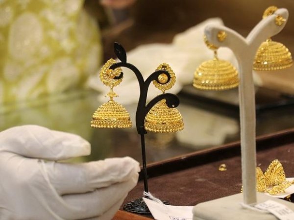 Gold price today at Rs 47,280 per 10 gm, silver selling at Rs 63,500 a kg