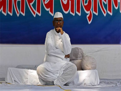 Anna Hazare launches fast to demand Lokpal, Lokayuktas