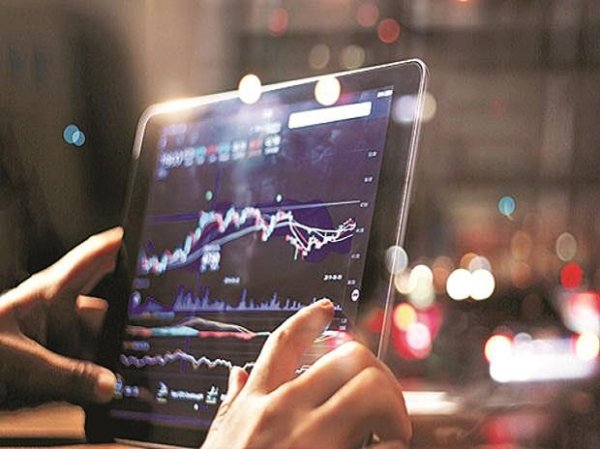 Sensex swings over 1,200 pts; rupee weakens to below 75 on Omicron concerns