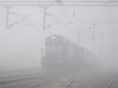 Fog disrupts flights and trains in Delhi-NCR, 6 killed in car crash