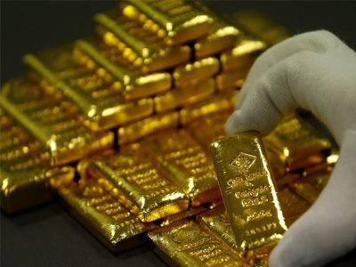 Gold crosses record Rs 40,000-mark as recession fears seep in