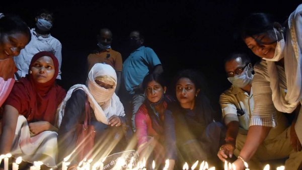 Hathras rape victim's body cremated late night; police forced to perform last rites, alleges family
