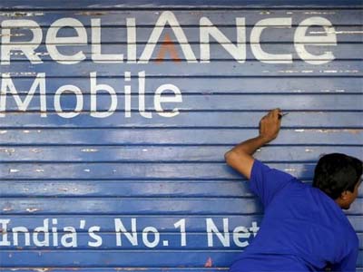 Moody's downgrades RCom on account of weak performance, 'fragile' liquidity