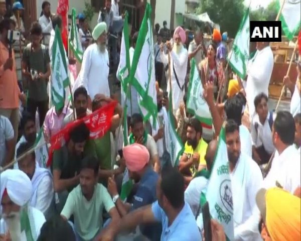 Farmers block Delhi-Amritsar highway following detention of BKU chief