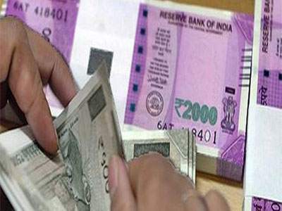 Amid caution ahead of RBI policy decision, rupee dips 5 paise vs dollar in early trade