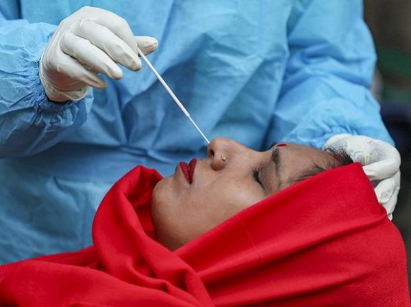Omicron has higher risk of reinfection than Delta, Beta variants: Singapore