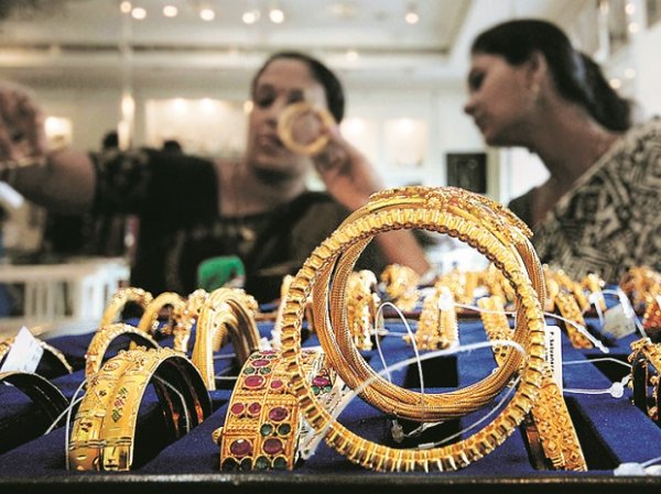 Gold price today at Rs 48,310 per 10 gm, silver trending at Rs 71,600 a kg