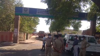 291 new COVID-19 cases, 25 deaths in a day in Ahmedabad; shops to remain closed till May 15