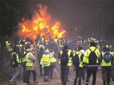 Paris on high alert as city shuts down for fresh 'yellow vest' protests