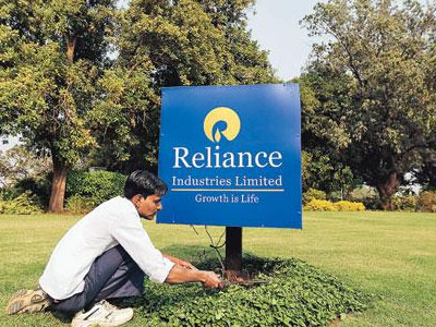 Reliance Industries hits new high; soars 37% thus far in FY19