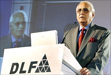 DLF promoters to sell 40% in rental arm