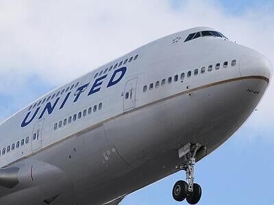United Airlines sending layoff notices to nearly half of its US employees